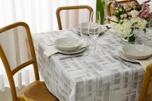 Toalha De Mesa Impermeável 4 Lugares Quadrada 1,40 X 1,40 M Jacquard (Geométrico Prata)